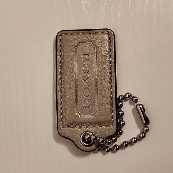 Coach Silver Hangtag - Picture 1 of 3